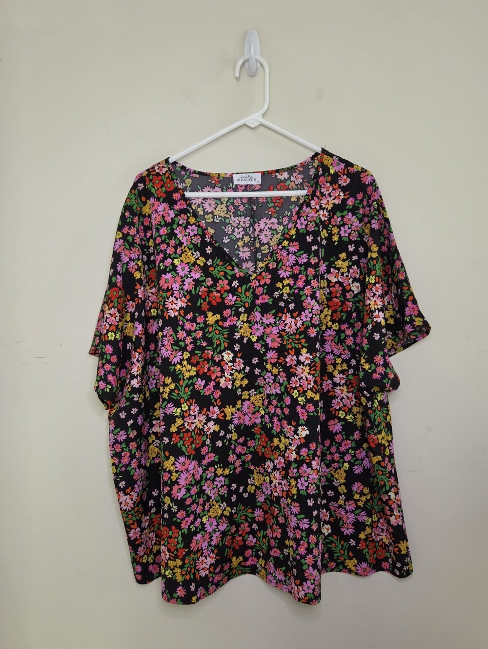 Women's Emily Wonder Floral Print Top Sz 1X